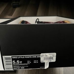 Lightly worn foams (little posite) size 5.5Y